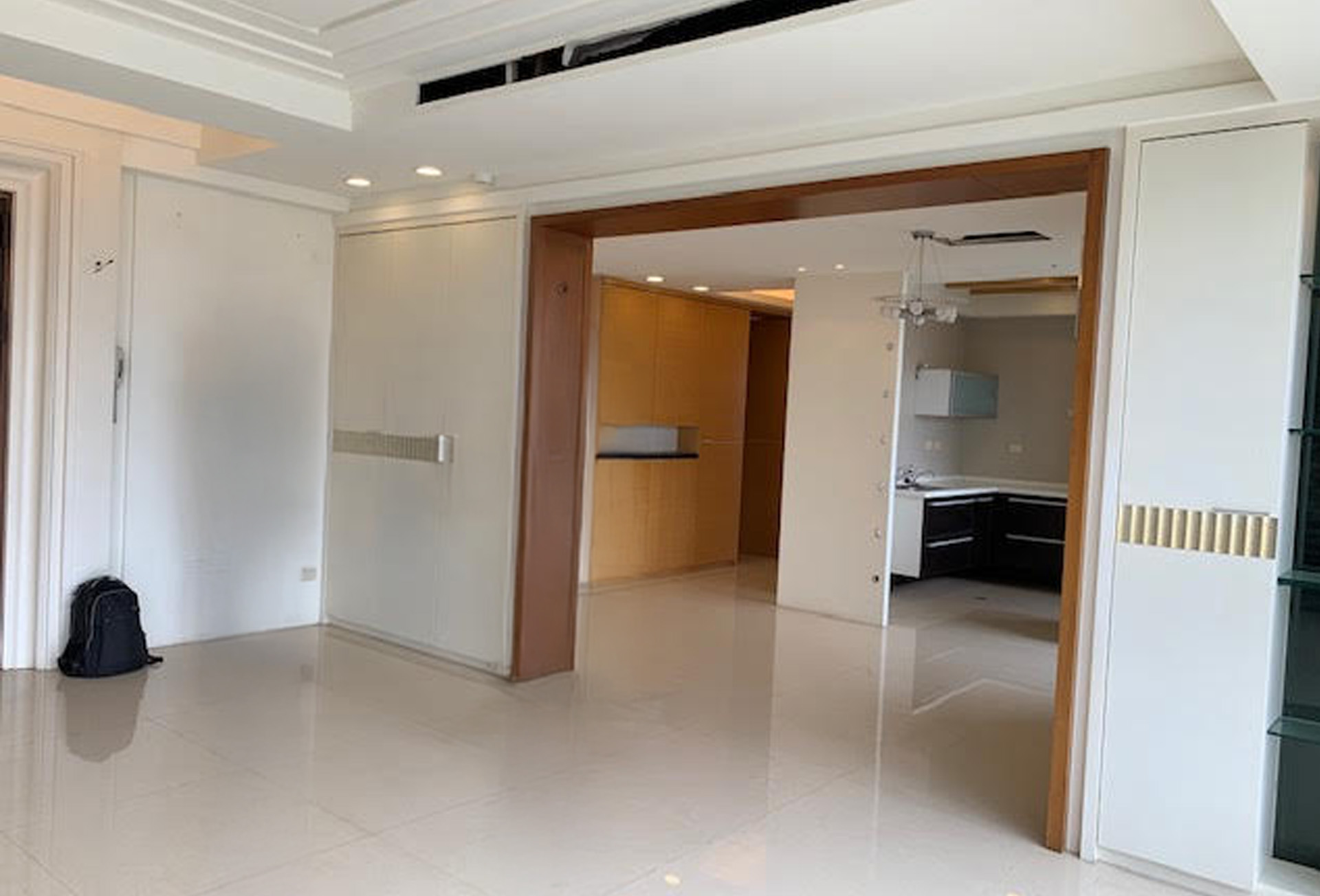 MOODI WOOD Living room 01 before